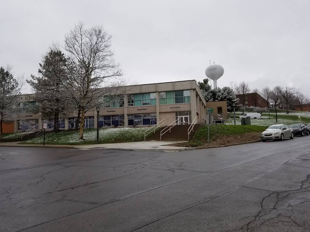 Gemmell Food Court | restaurant | 108 Payne St, Clarion, PA 16214, USA | 8143931643 OR +1 814-393-1643