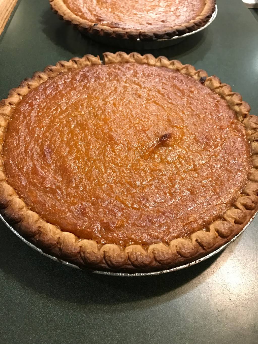 Carolyns Soul Food | restaurant | 76 Orient Ave, Jersey City, NJ 07305, USA | 2013330034 OR +1 201-333-0034