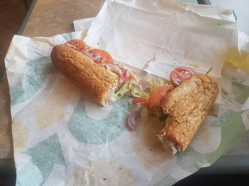 Subway | restaurant | 1008 Eglinton Ave W, Toronto, ON M6C 2C5, Canada | 4167834935 OR +1 416-783-4935