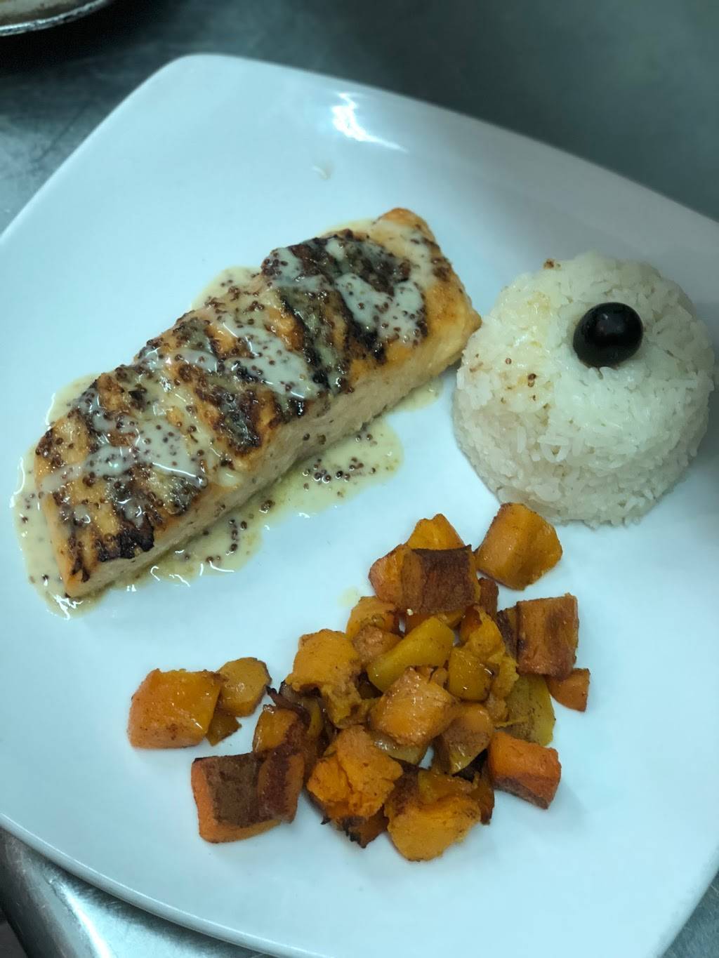 Toussaint Restaurant | restaurant | 418 Rivet St, New Bedford, MA 02740, USA | 7742061951 OR +1 774-206-1951