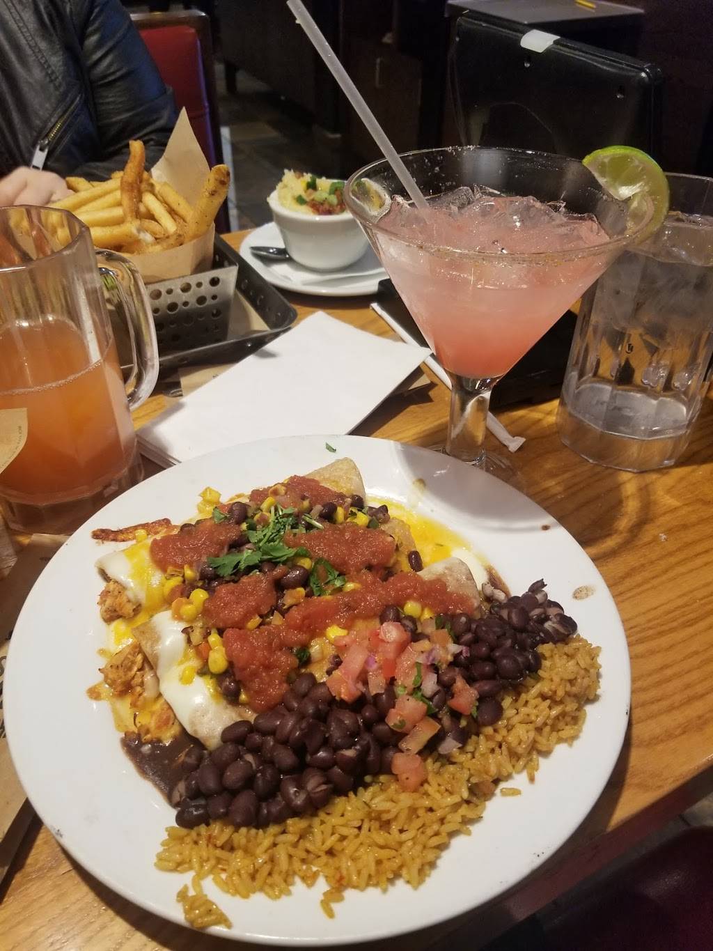 Chilis Grill & Bar | meal takeaway | 3585 W Shaw Ave, Fresno, CA 93711, USA | 5592714055 OR +1 559-271-4055