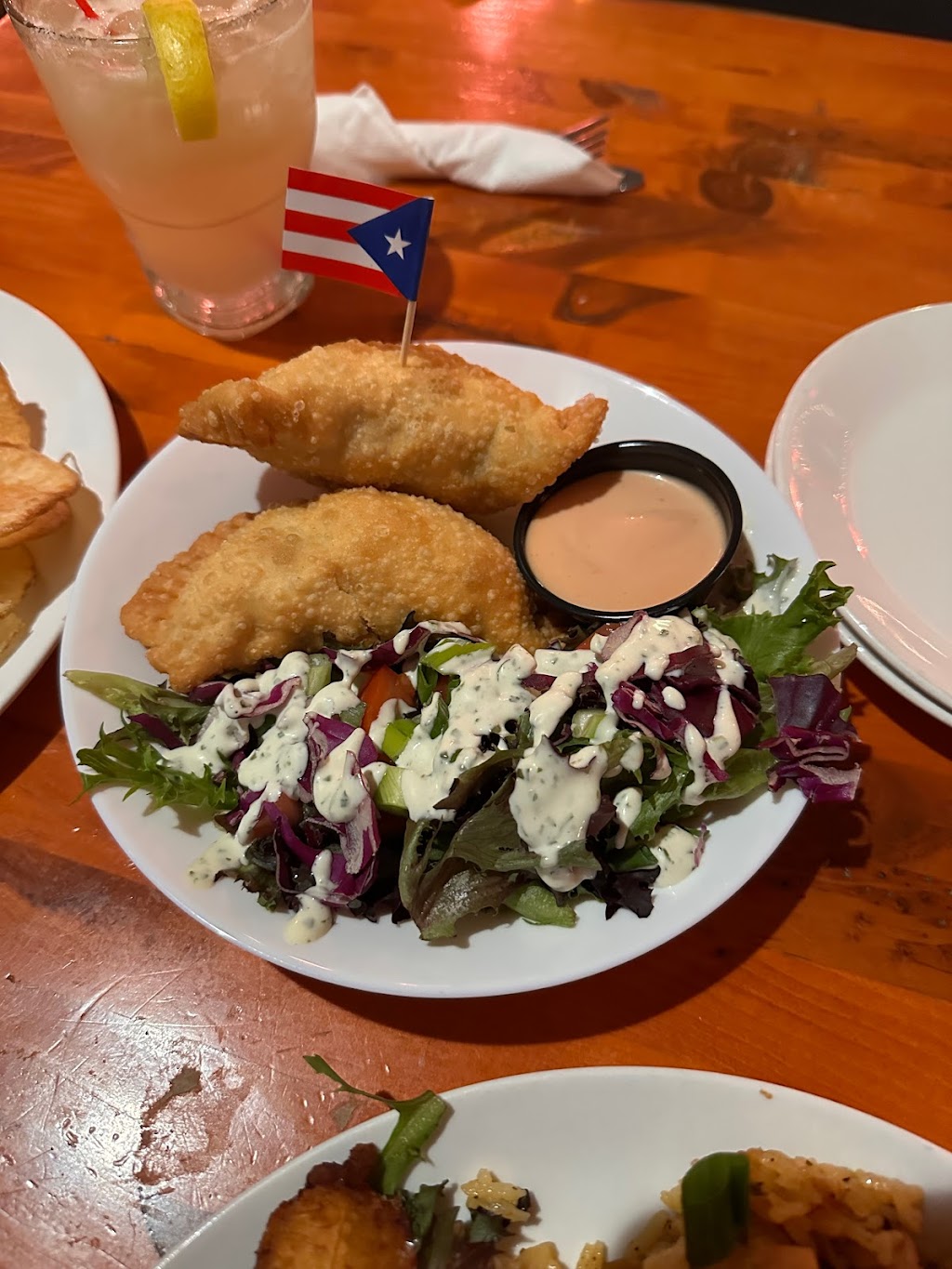 Lolas Lounge | restaurant | 2424 16th St, Sacramento, CA 95818, USA | 9163890429 OR +1 916-389-0429