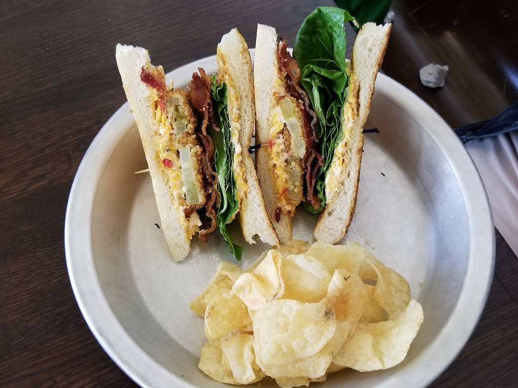 Brown Dog Deli | restaurant | 40 Broad St, Charleston, SC 29401, USA | 8438538081 OR +1 843-853-8081