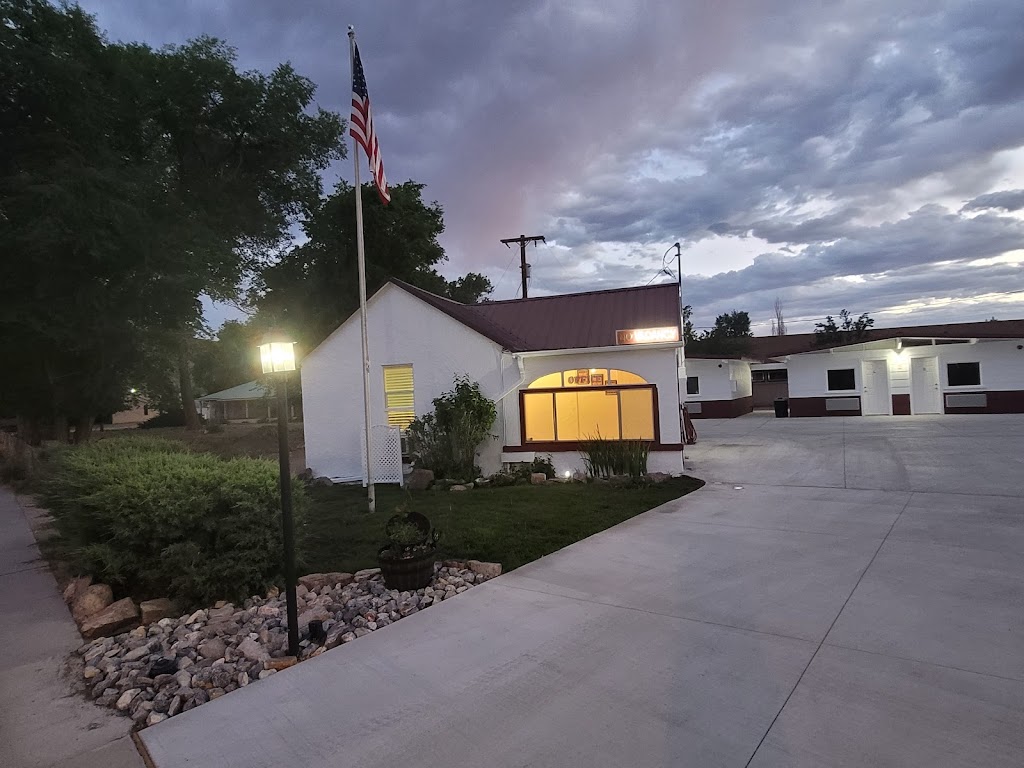 Side Track Restaurant | restaurant | 190 Clover St, Caliente, NV 89008, USA | 7757263164 OR +1 775-726-3164