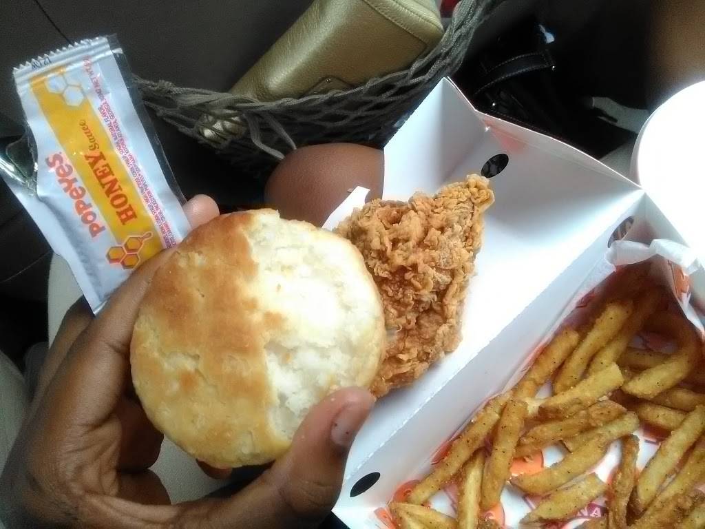 Popeyes Louisiana Kitchen | restaurant | 3300 N First Ave, Evansville, IN 47710, USA | 8124234291 OR +1 812-423-4291