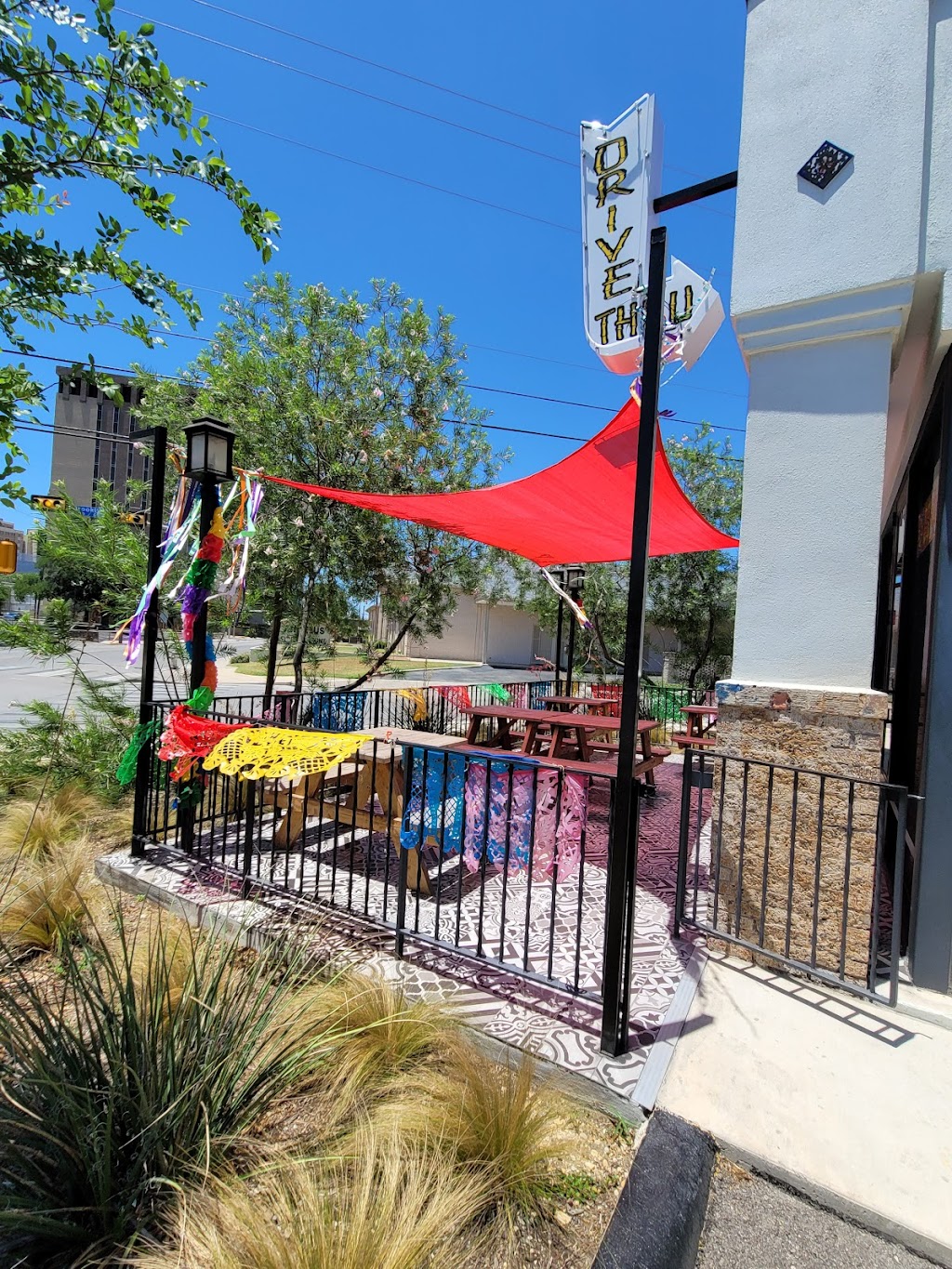 Tia’s Taco Hut | restaurant | 1203 N St Marys St, San Antonio, TX 78215, USA | 2102489533 OR +1 210-248-9533