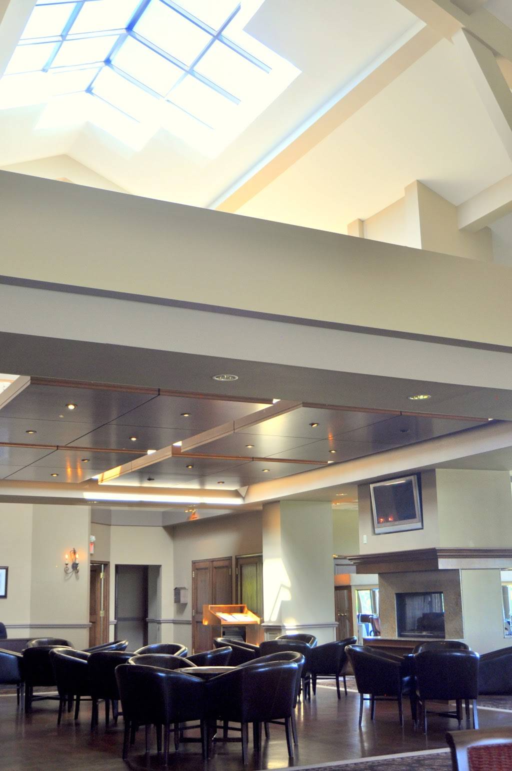 Pointe West Golf Club | restaurant | 200 Golfwood Dr, Amherstburg, ON N9V 3T4, Canada | 5197368623 OR +1 519-736-8623