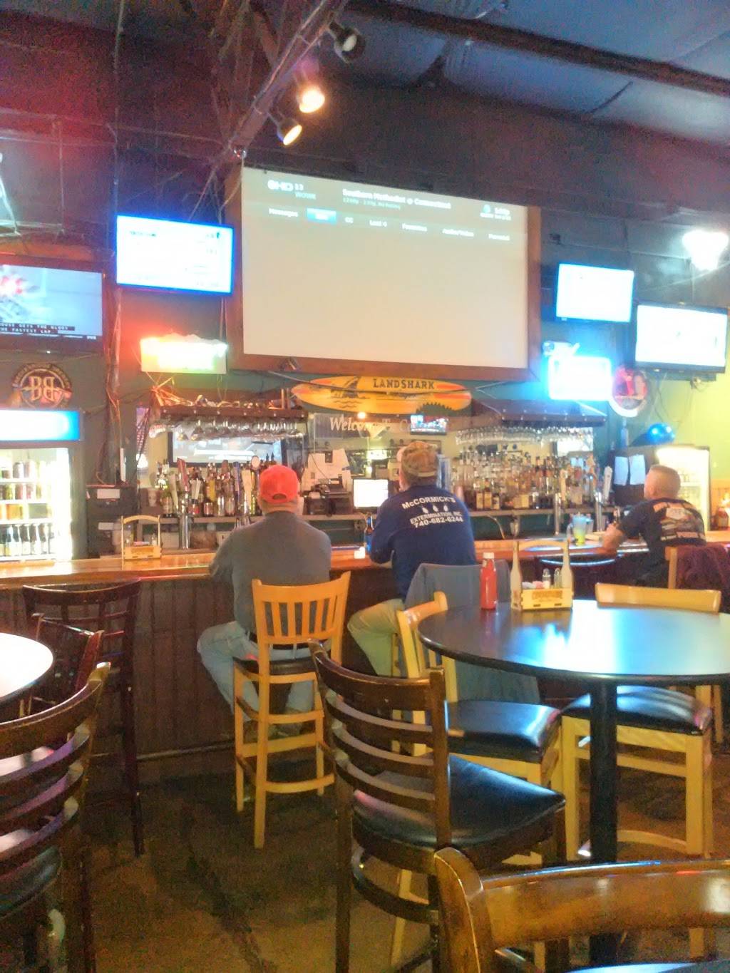 Courtside Bar & Grill | restaurant | 308 2nd Ave, Gallipolis, OH 45631, USA | 7404419371 OR +1 740-441-9371