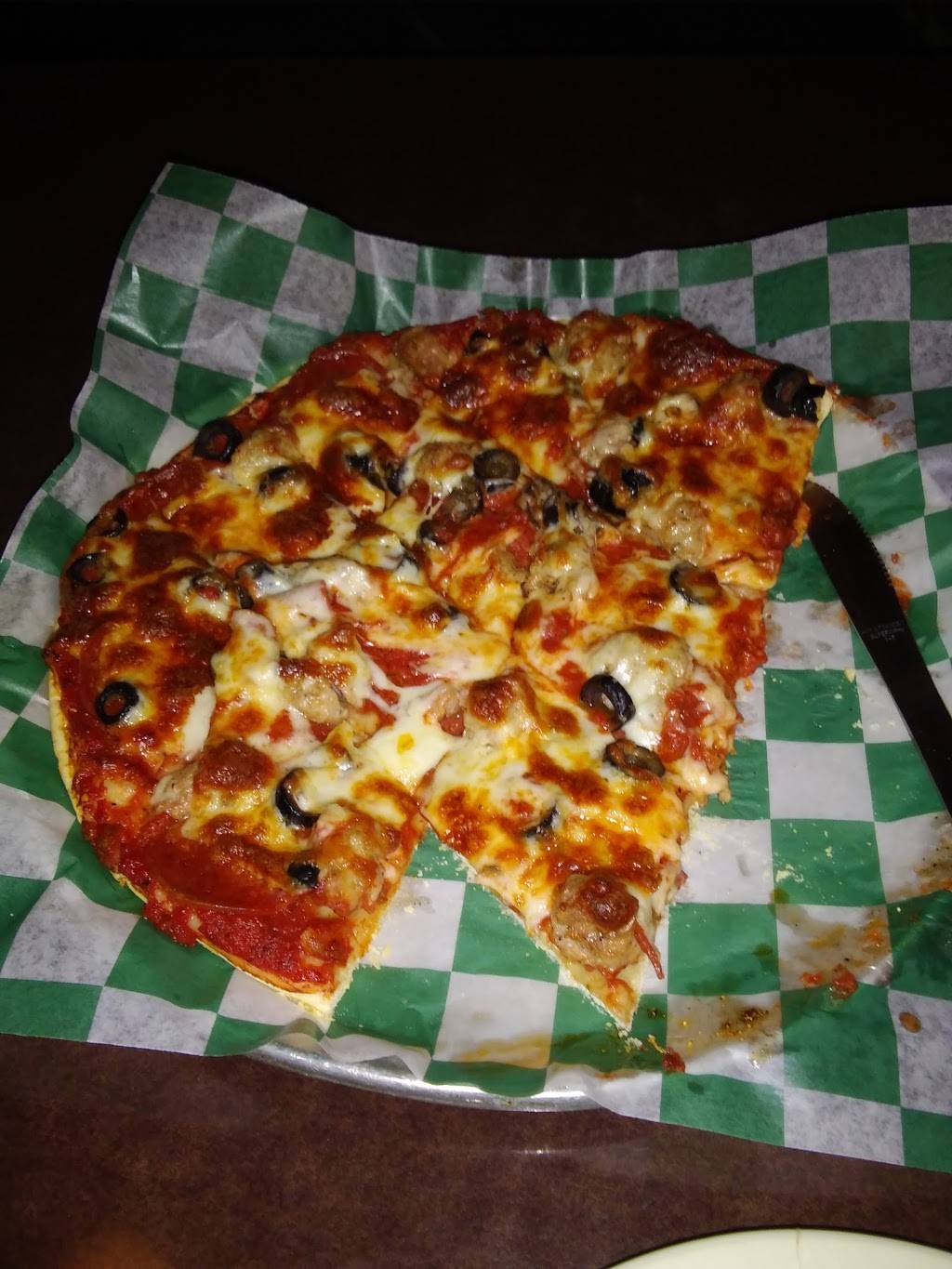 Latuffs Pizzeria | restaurant | 10820 Hwy 55, Plymouth, MN 55441, USA | 7635452914 OR +1 763-545-2914