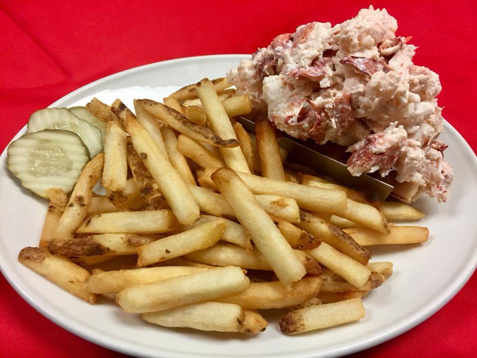 Dannys Seafood / Bar & Grille | restaurant | 574 N Front St, New Bedford, MA 02745, USA | 5089928643 OR +1 508-992-8643