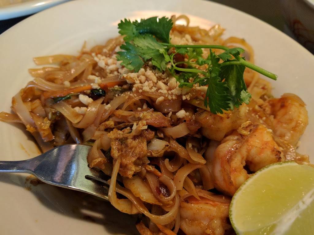 Nana Asian Fusion & Sushi Bar | restaurant | 4511 N Oakland Ave, Milwaukee, WI 53211, USA | 4149678888 OR +1 414-967-8888