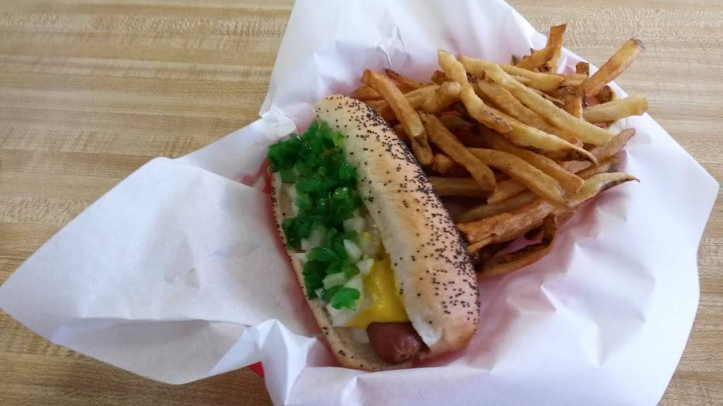 Sammies | restaurant | 215 W Rollins Rd, Round Lake Beach, IL 60073, USA | 8475464674 OR +1 847-546-4674