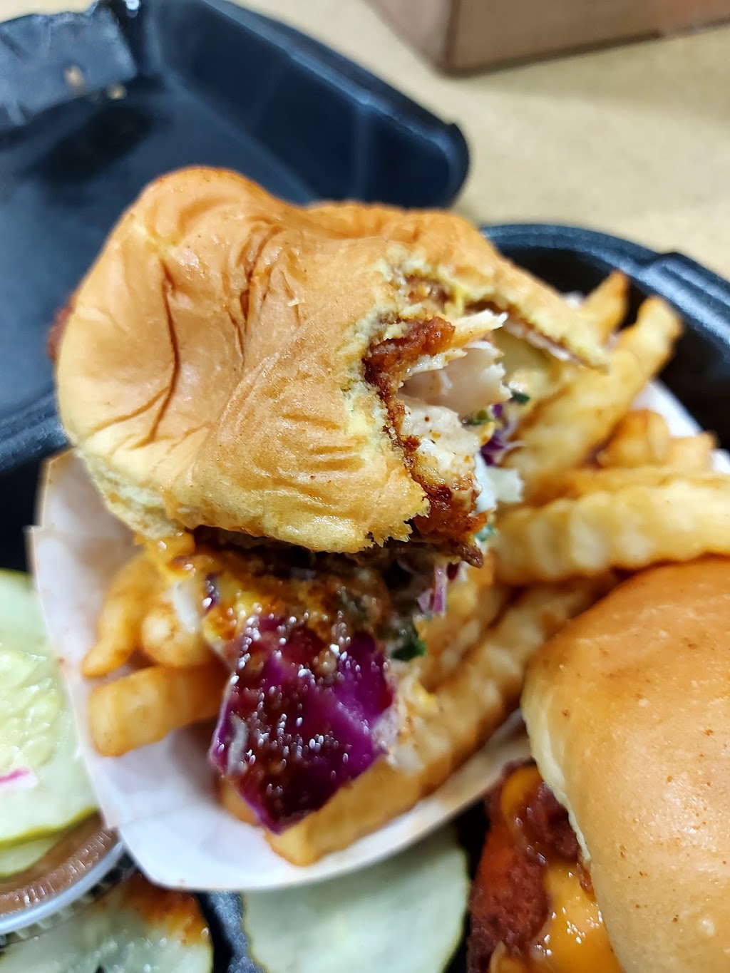 Daves Hot Chicken | restaurant | 8001 Bryson Rd, Irving, TX 75063, USA | 2144477090 OR +1 214-447-7090