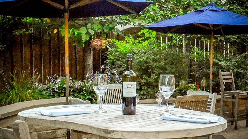 Lowville Bistro | restaurant | 6179 Guelph Line, Burlington, ON L7P 0A6, Canada | 9053350750 OR +1 905-335-0750