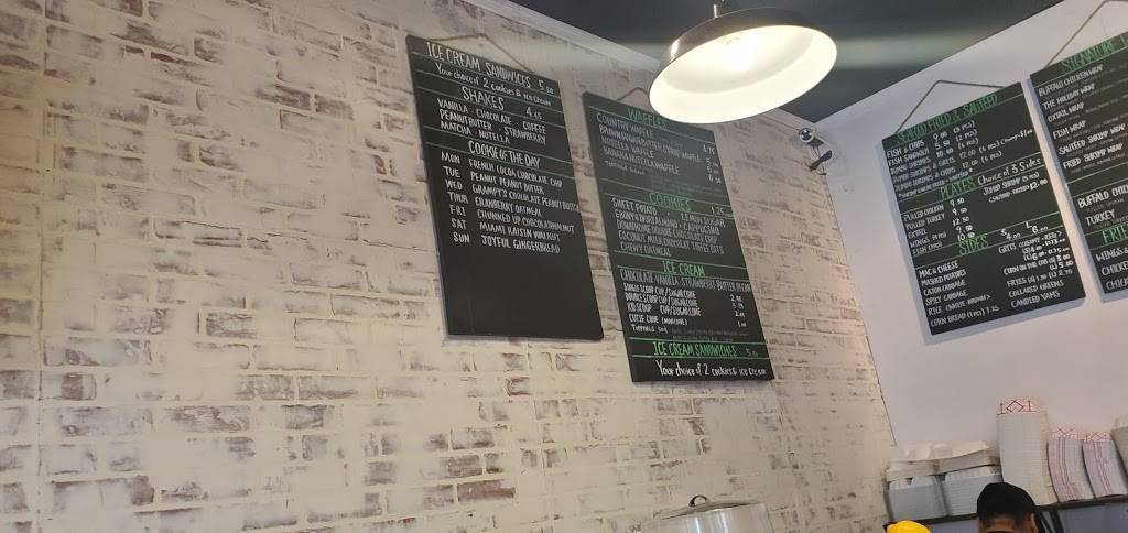 Soul Snack Bakery & Sweets | restaurant | 2704 E Tremont Ave, The Bronx, NY 10461, USA | 3476913137 OR +1 347-691-3137