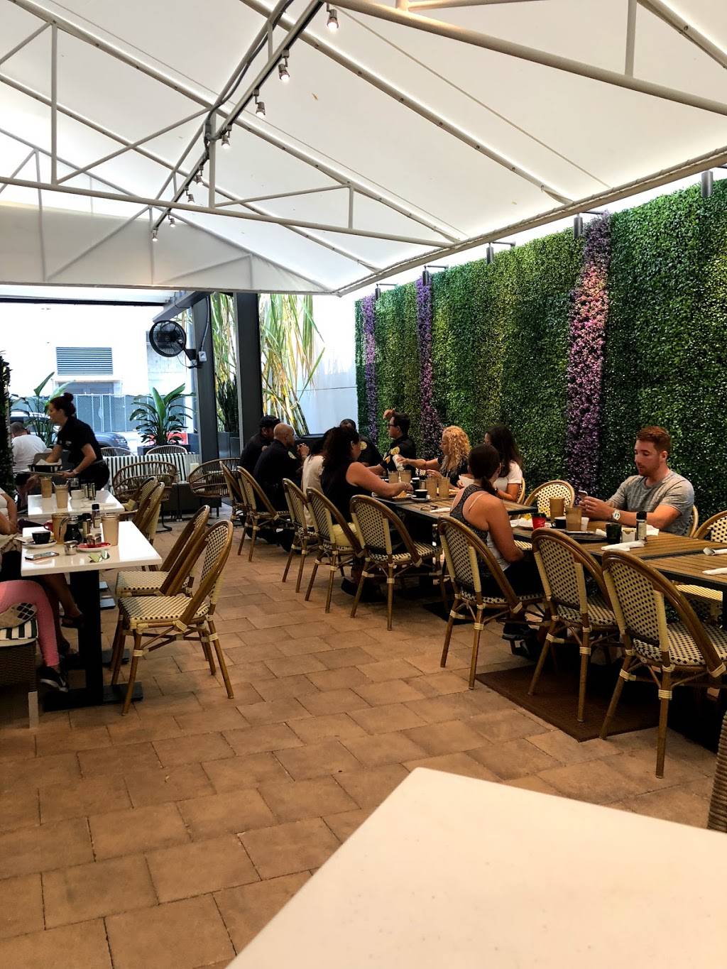 Latin Cafe 2000 - Brickell | restaurant | 1053 Brickell Plaza, Miami, FL 33131, USA | 3056461400 OR +1 305-646-1400