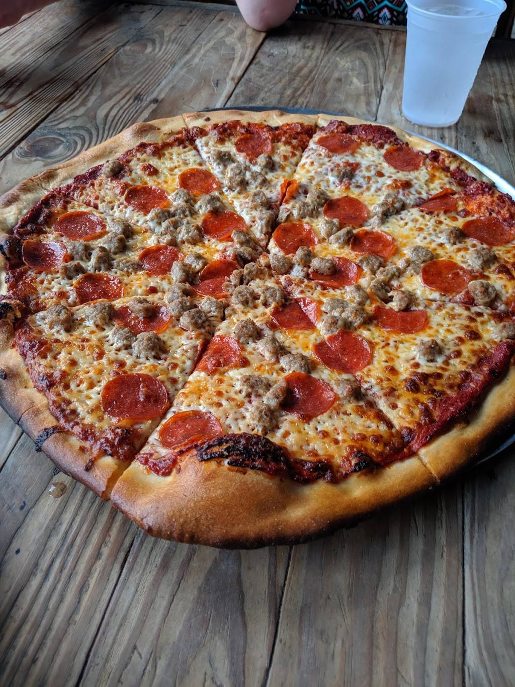 Huc-A-Poos Bites and Booze | restaurant | 1213 US-80, Tybee Island, GA 31328, USA | 9127865900 OR +1 912-786-5900