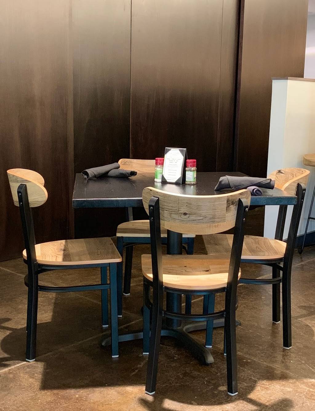 Latitude Seafood Co. Richmond | restaurant | 9216 Stony Point Pkwy # 148, Richmond, VA 23235, USA | 8047298441 OR +1 804-729-8441