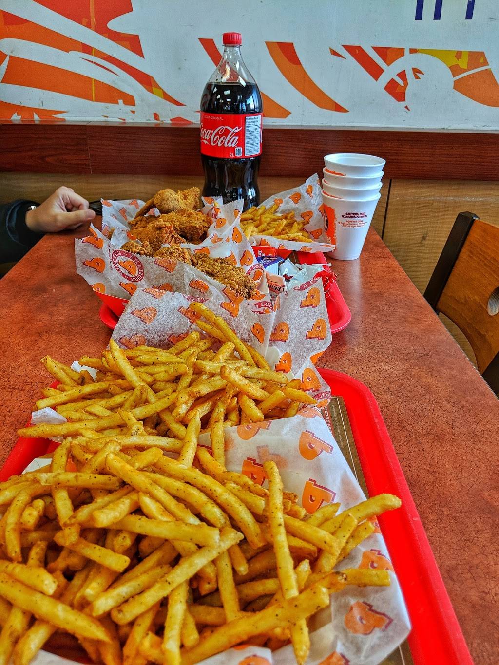Popeyes Louisiana Kitchen | restaurant | 3865 Jane St, North York, ON M3N 2K1, Canada | 4166361786 OR +1 416-636-1786