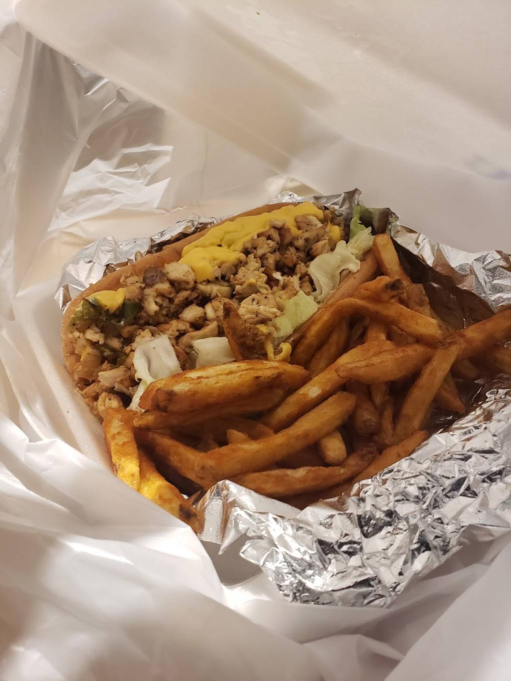 Lisa Bar And Grill | restaurant | 107 Chowan Dr, Portsmouth, VA 23701, USA | 7579982991 OR +1 757-998-2991