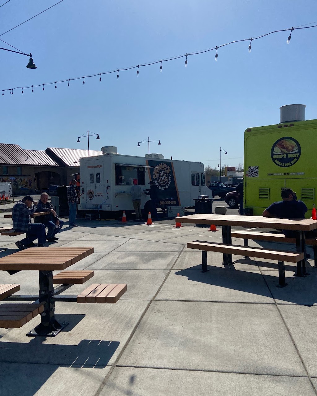 Swampys BBQ Sauce & Eatery | restaurant | 325 E Columbia Dr, Kennewick, WA 99336, USA | 5092059958 OR +1 509-205-9958