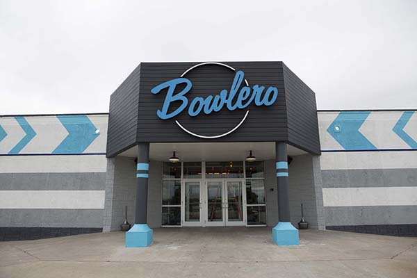 Bowlero Corpus Christi | restaurant | 6116 Ayers St, Corpus Christi, TX 78415, USA | 3618572695 OR +1 361-857-2695