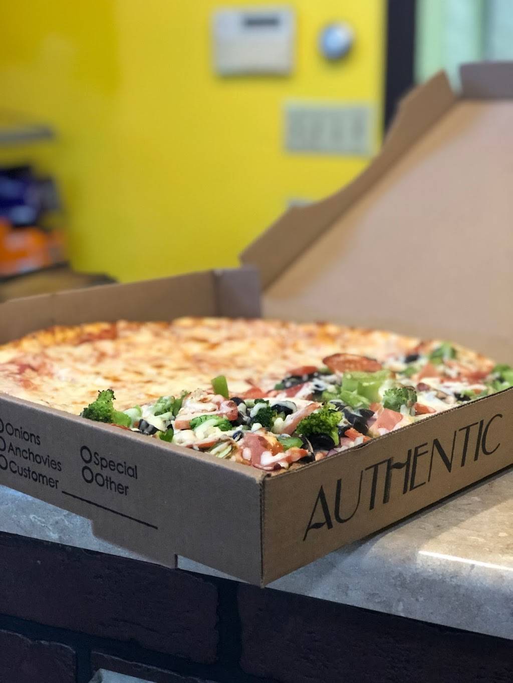 Pizza Royal | restaurant | 161 Boston Rd, Springfield, MA 01109, USA | 4137837710 OR +1 413-783-7710