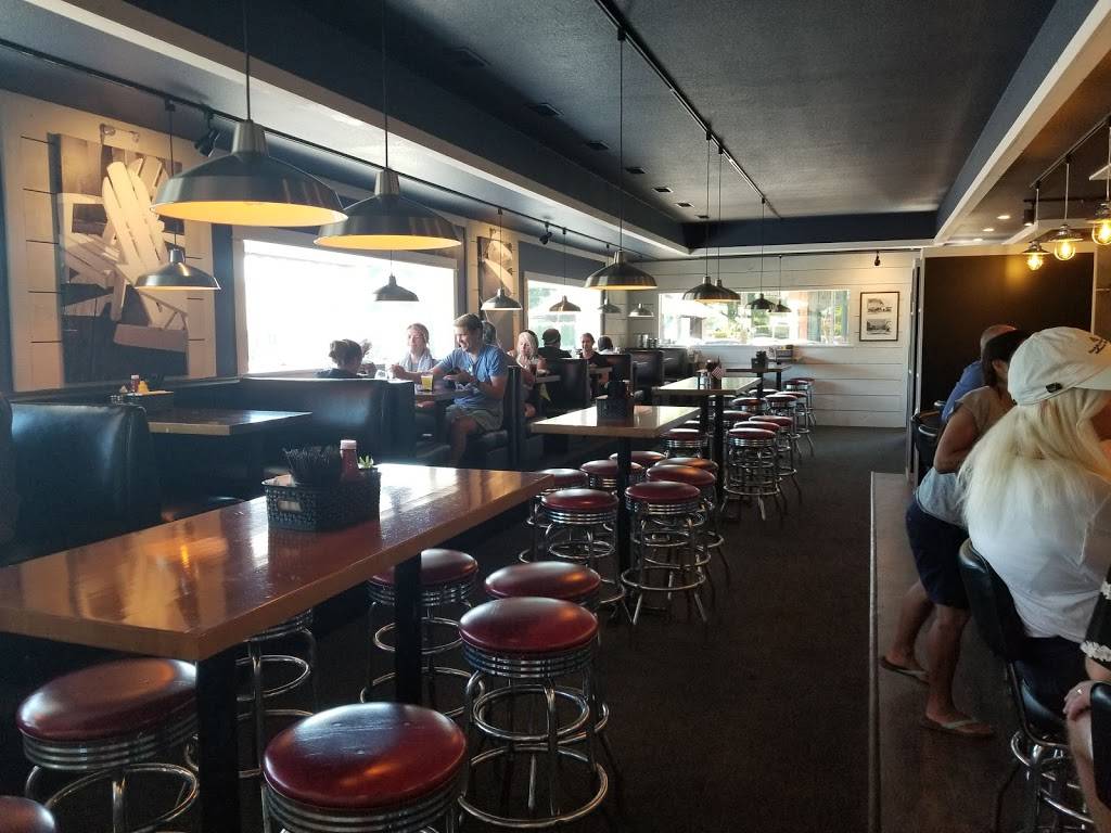 Bar Harbor | restaurant | 100 State St, Harbor Springs, MI 49740, USA | 2315262671 OR +1 231-526-2671