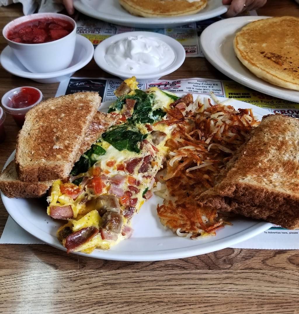 Family Diner | restaurant | 711 N Silverleaf St, Gladwin, MI 48624, USA | 9894268141 OR +1 989-426-8141