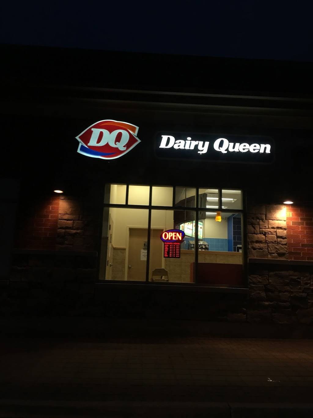 Dairy Queen | restaurant | 2425 Truscott Dr Unit 13a, Mississauga, ON L5J 2B4, Canada | 9058233439 OR +1 905-823-3439