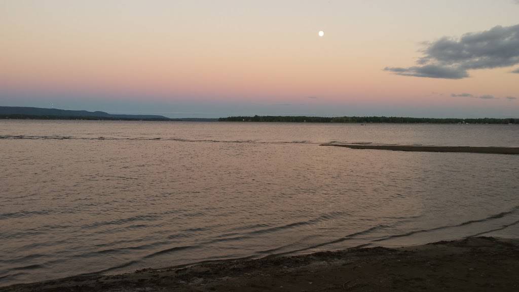 Point Dining Lounge | restaurant | 346 Bayview Dr, Woodlawn, ON K0A 3M0, Canada | 6138323013 OR +1 613-832-3013