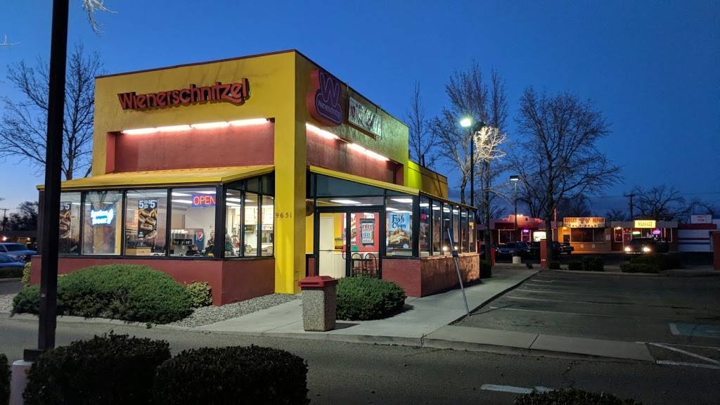Wienerschnitzel | restaurant | 9651 Menaul Blvd NE, Albuquerque, NM 87112, USA | 5052960503 OR +1 505-296-0503