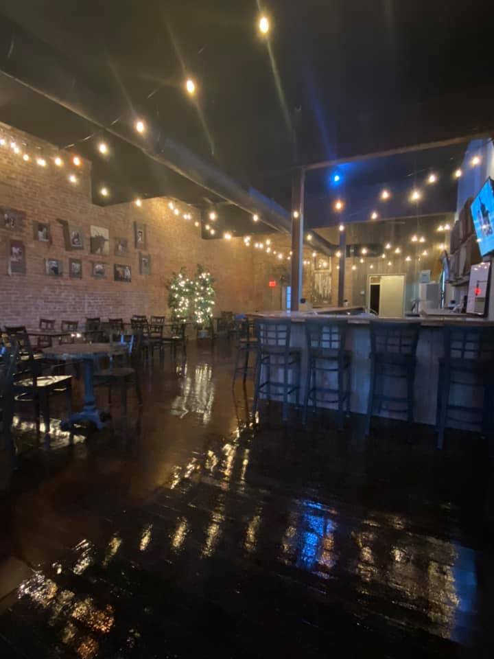 Billygoats Grub & Pub | restaurant | 110 E Warren St, Bunker Hill, IL 62014, USA | 6185854628 OR +1 618-585-4628