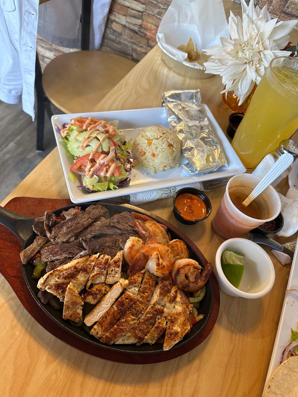 Luna del Mar Restaurant | restaurant | 991 Saratoga Ave, San Jose, CA 95129, USA | 6692303975 OR +1 669-230-3975