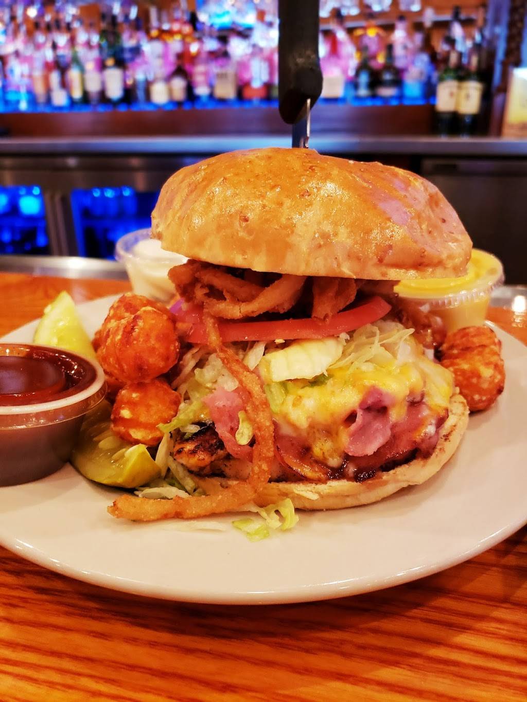 Lake Inn | restaurant | 3711 Hunt Rd, Lapeer, MI 48446, USA | 8106670941 OR +1 810-667-0941