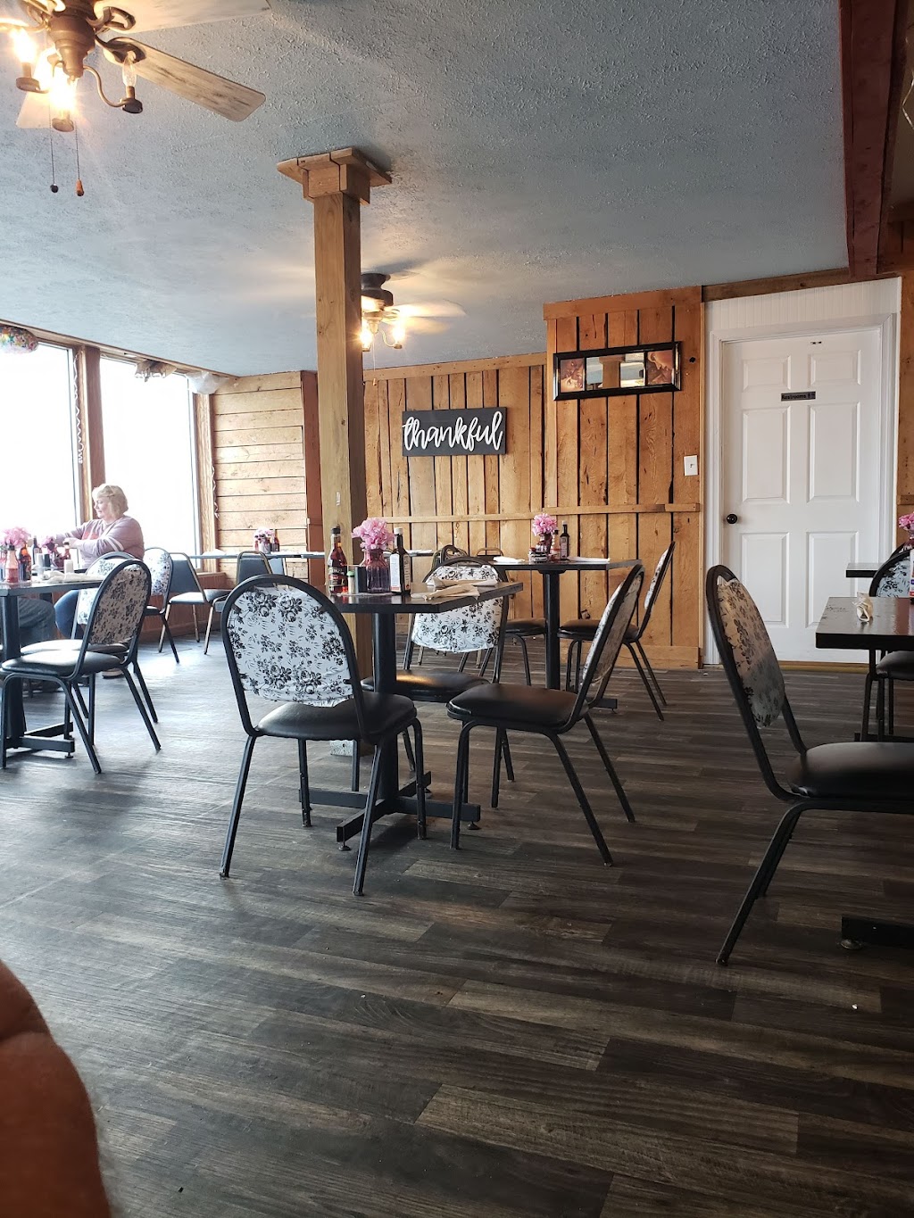 Silver and Salt | restaurant | 100 S Main St, Pearisburg, VA 24134, USA | 5406295512 OR +1 540-629-5512