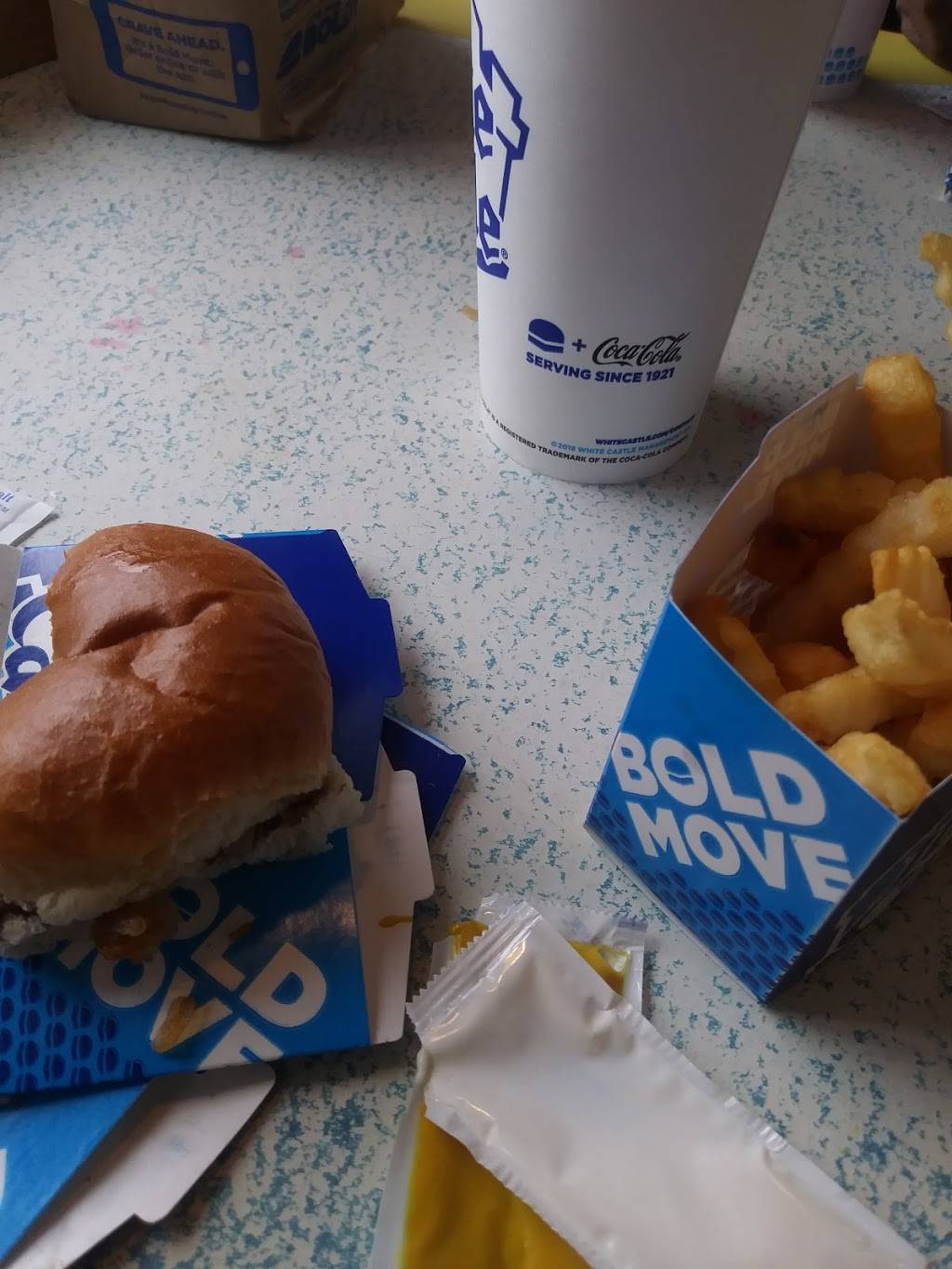 White Castle | restaurant | 26900 Gratiot Ave, Roseville, MI 48066, USA | 5867769560 OR +1 586-776-9560