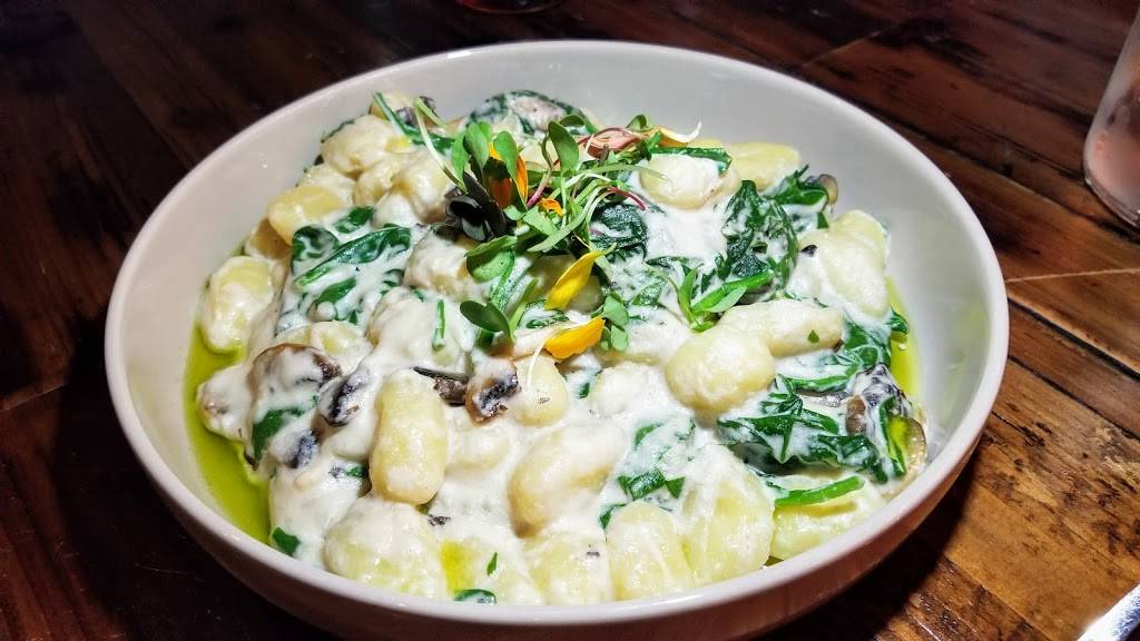 Southern Social | restaurant | 1932 14th Ave, Vero Beach, FL 32960, USA | 7722052212 OR +1 772-205-2212