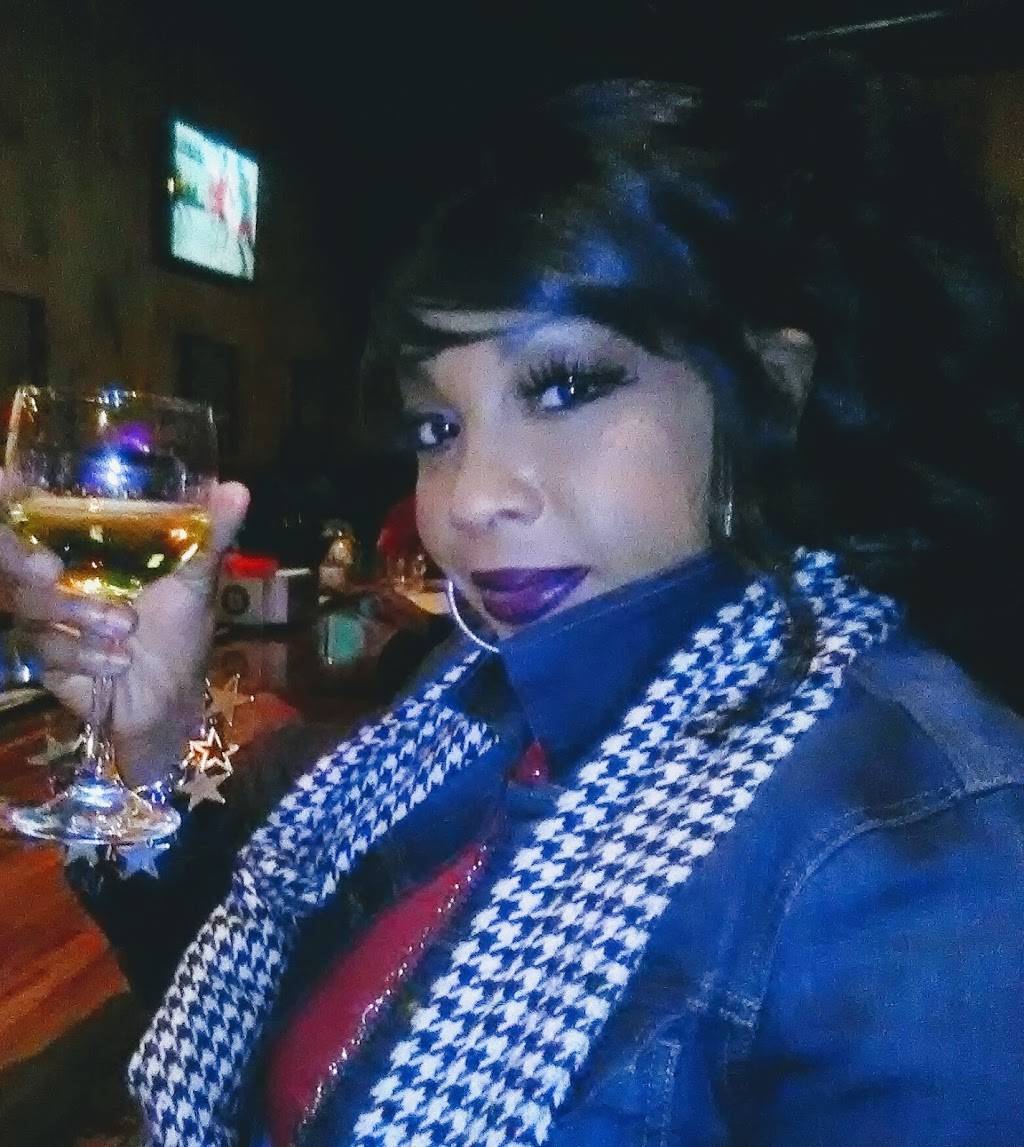 4 Seasons Bar & Grill | restaurant | 719 5th Ave N, Birmingham, AL 35203, USA | 2055667552 OR +1 205-566-7552