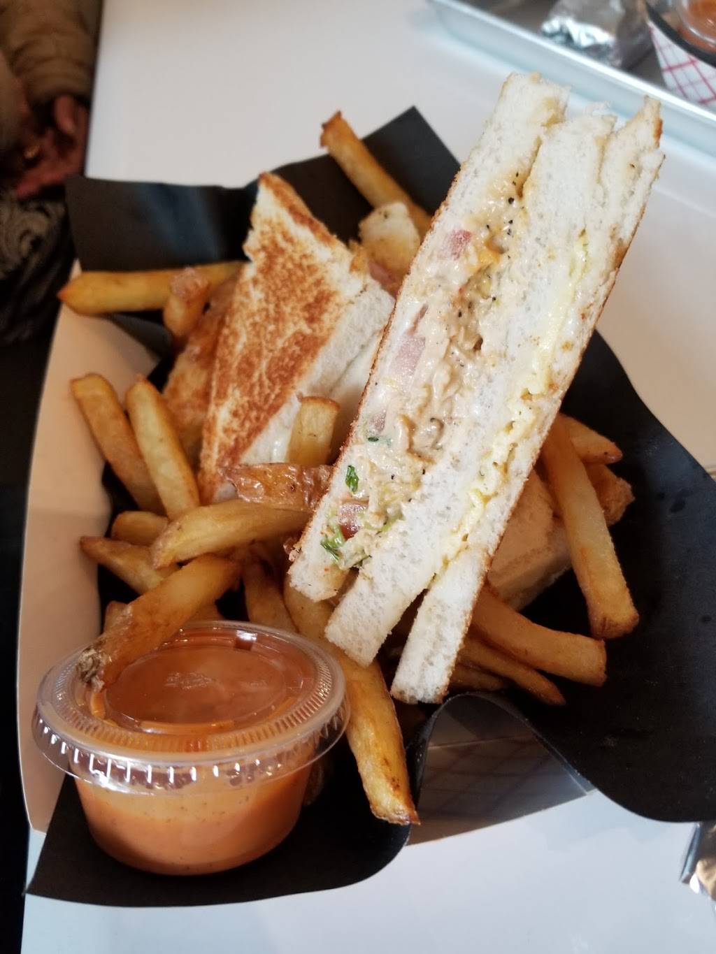 Yeh Cheez! | restaurant | 81 James Snow Pkwy N #4, Milton, ON L9E 0H3, Canada | 9058754320 OR +1 905-875-4320