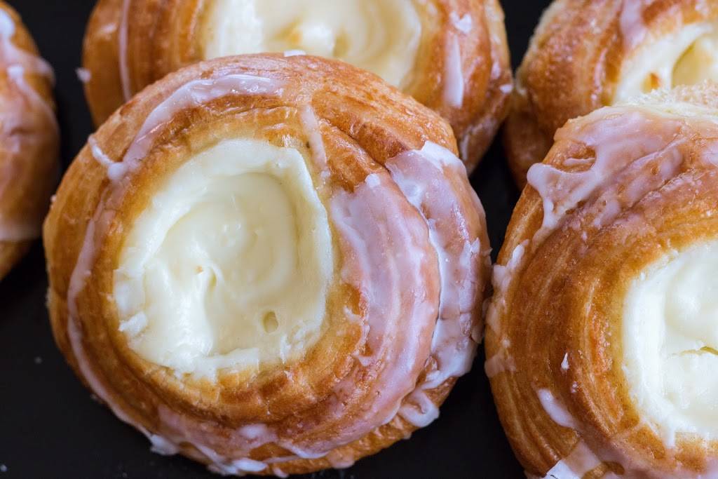 Henris Bakery & Deli | restaurant | 6289 Roswell Rd NE, Atlanta, GA 30328, USA | 4042567934 OR +1 404-256-7934