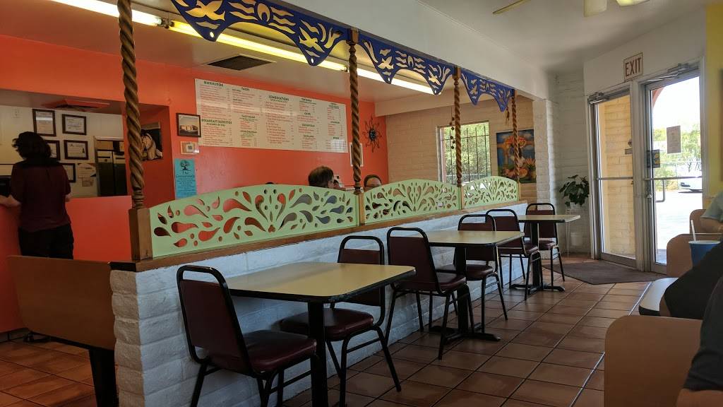 Pacos Mexican Food | restaurant | 5563 E Grant Rd, Tucson, AZ 85712, USA | 5207335935 OR +1 520-733-5935