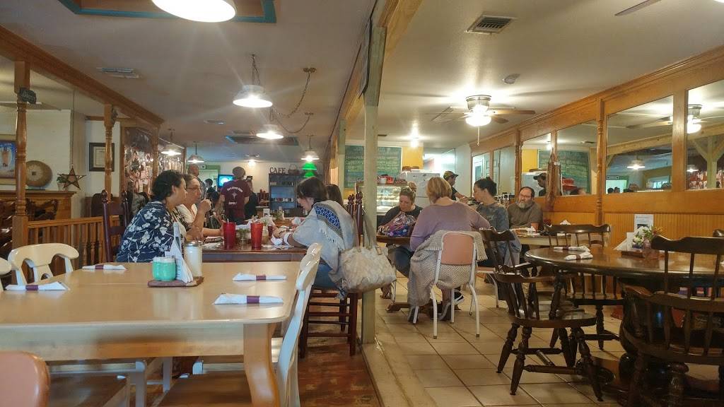 Comfort Cafe | cafe | 111 NW 1st St, Smithville, TX 78957, USA | 5126297065 OR +1 512-629-7065