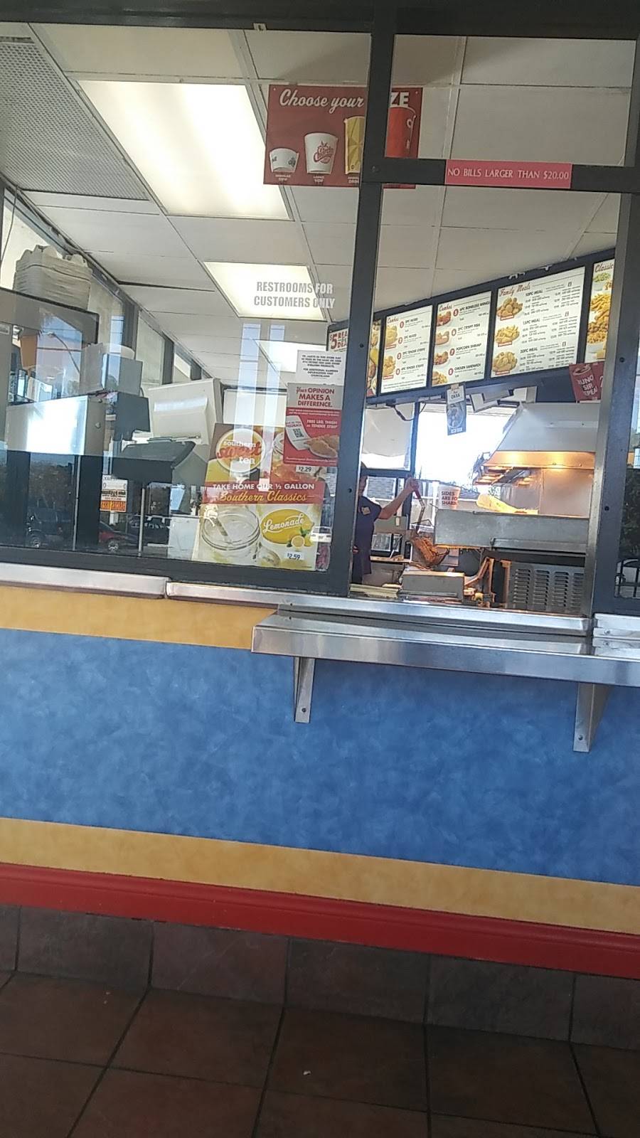 Churchs Chicken | restaurant | 1105 W Mission Blvd, Pomona, CA 91766, USA | 9096224477 OR +1 909-622-4477