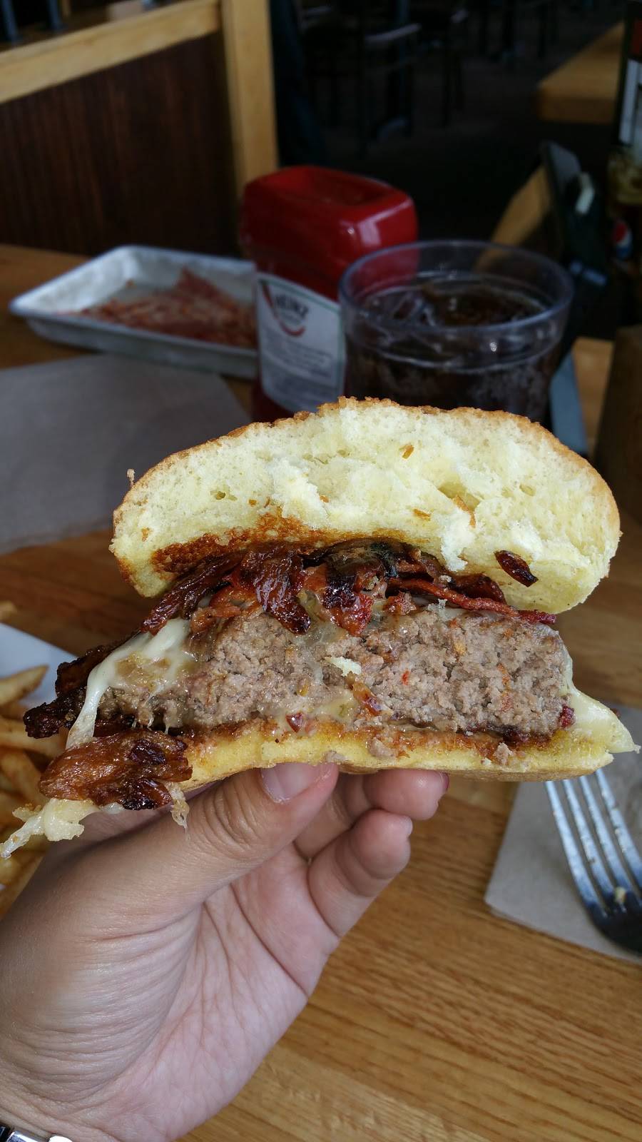 Applebees Grill + Bar | restaurant | 5017 Transit Rd, Williamsville, NY 14221, USA | 7166337635 OR +1 716-633-7635