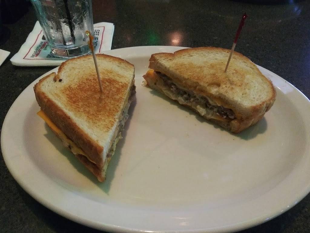 Maxwells Pub & Grill | restaurant | 737 SW 185th Ave, Beaverton, OR 97006, USA | 5036494688 OR +1 503-649-4688