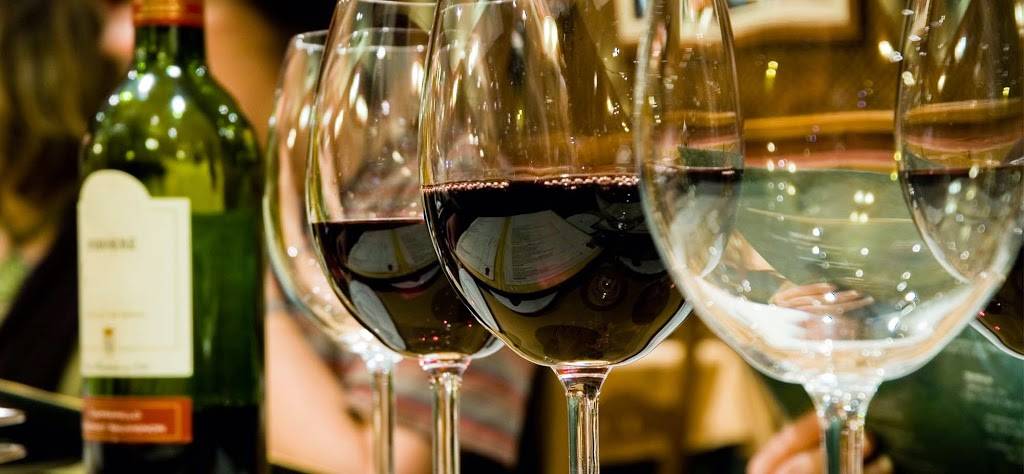 615 Club The | restaurant | 615 Broad St, Beloit, WI 53511, USA | 6083644615 OR +1 608-364-4615