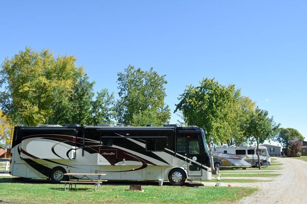 Kansas City West / Lawrence KOA | restaurant | 1473 US-40, Lawrence, KS 66044, USA | 7858423877 OR +1 785-842-3877