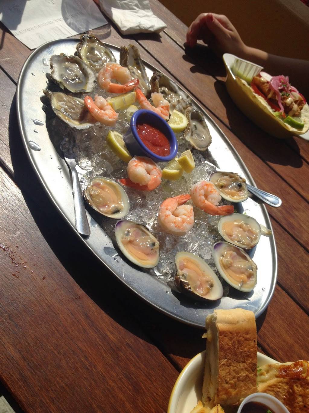 Jetty Bar & Grill | restaurant | 832 W Beech St, Long Beach, NY 11561, USA | 5164421338 OR +1 516-442-1338