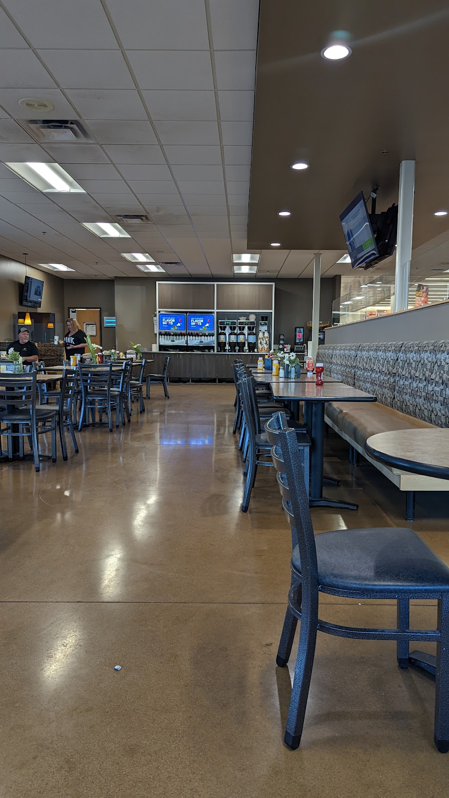 Wahlburgers @ Hy-Vee | restaurant | 2951 SW Wanamaker Rd, Topeka, KS 66614, USA | 7852721763 OR +1 785-272-1763